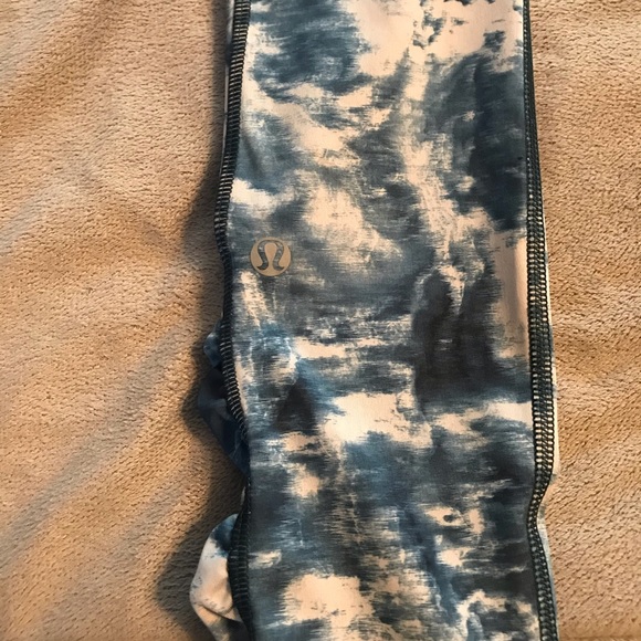 EUC! LIKE NEW! Lululemon Speed Tight III 2 - Picture 7 of 8